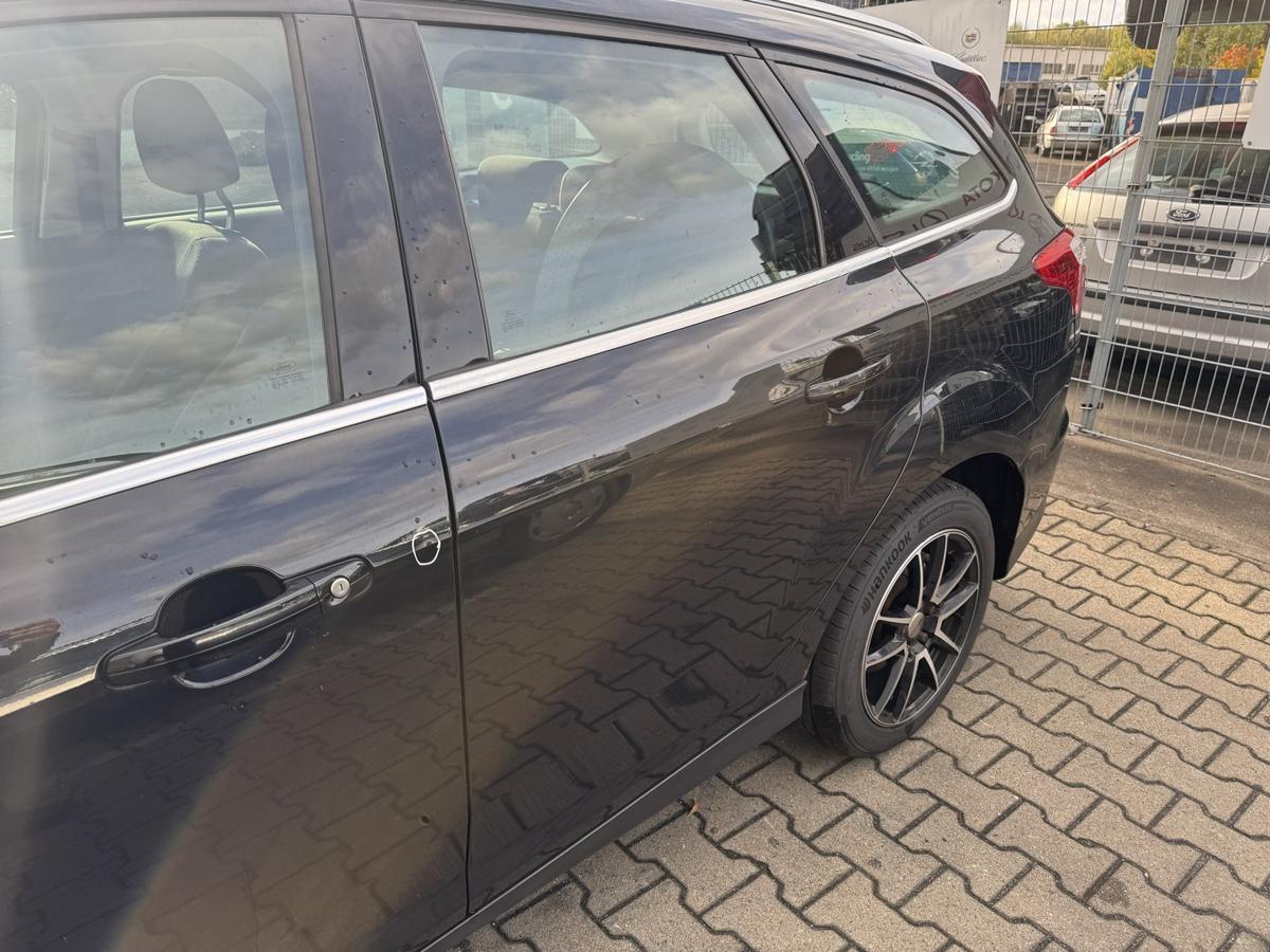 Ford Focus 3 original T&uuml;r hinten links Panther Schwarz Kombi Rohbau Bj.2011